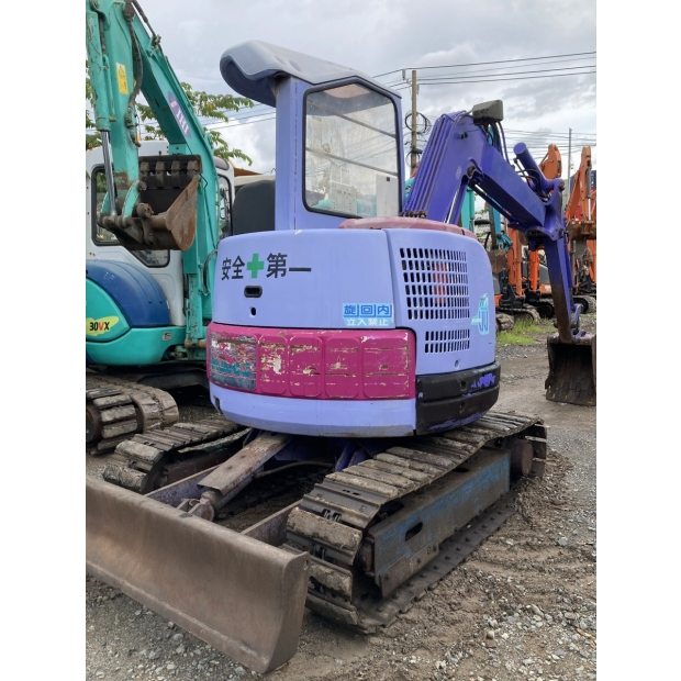 Komatsu PC28UU-2e13765